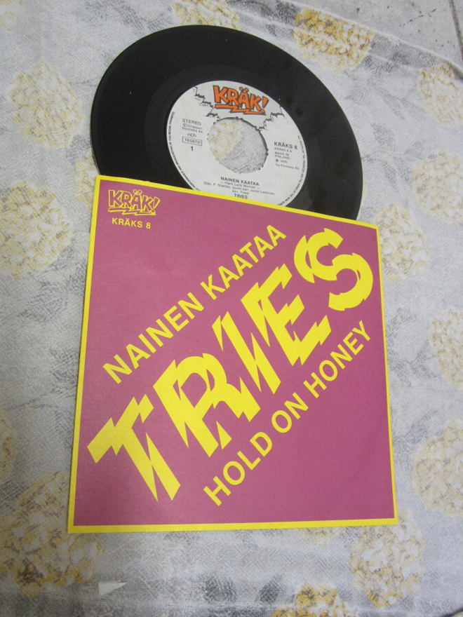 Tries – Nainen Kaataa / Hold On Honey ( M-