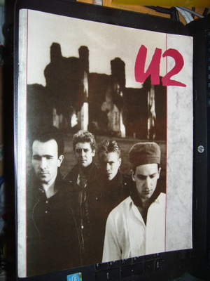 U2 TOUR BOOK 1985 ( No Author Given ) sis. postikulut