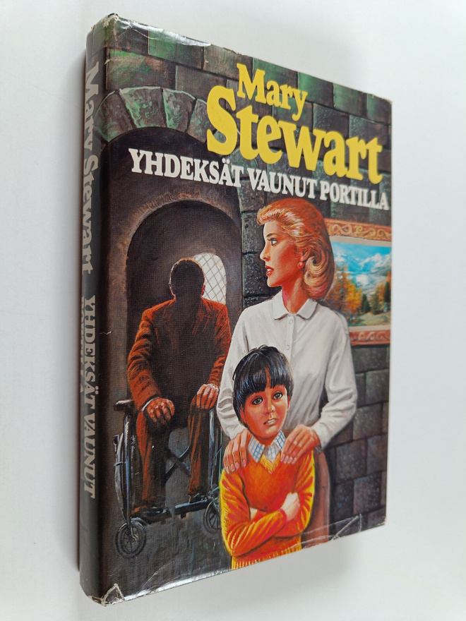 Mary Stewart : Yhdeksät vaunut portilla : jännitysromaani