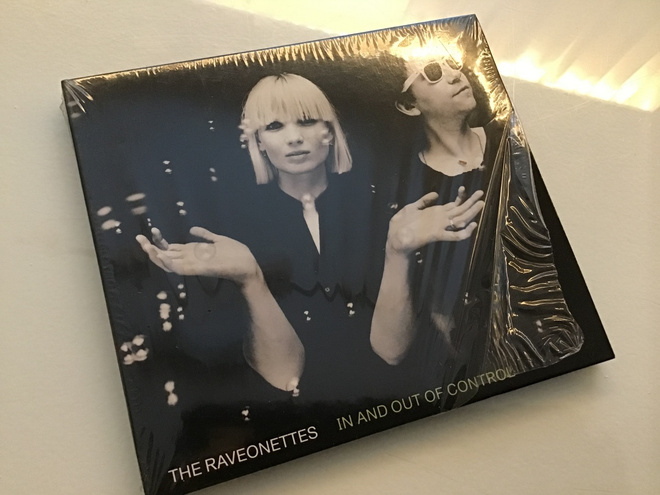 The Raveonettes . In and out of control CD 2009 muoveissa