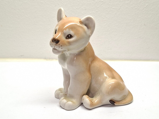 Lomonosov istuva leijonanpentu USSR