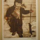 Työn iloa,lapsi ja lumilapio,Joulumerkkikodin lapsia p. 1960 - pikkukuva 1