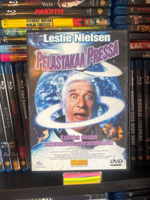A space travesty / Pelastakaa Pressa (2000) suomijulkaisu