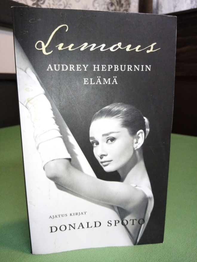SPOTO :  Lumous Audrey Hepburnin elämä