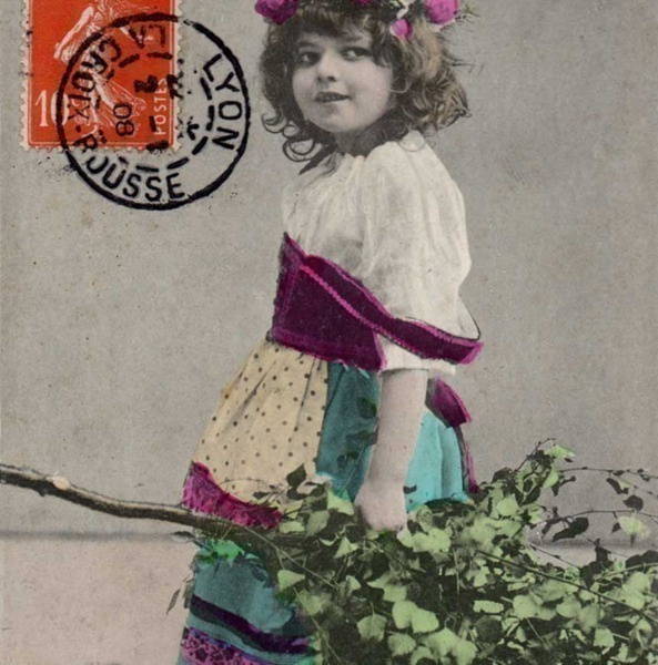 LAPSI / Paljasjalkainen tyttö, ruususeppele, koivu. 1900-l.