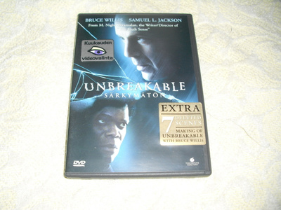 UNBREAKABLE (Bruce Willis) 2000***