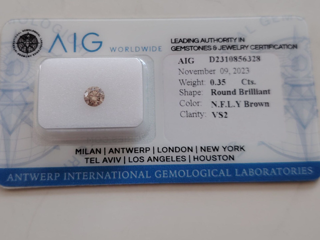 Timantti 0.35 ct - Natural Fancy Light Yellowish Brown - AIG