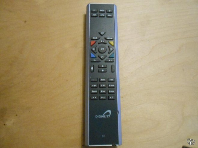 Digiality R2 digiboksin kaukosäädin, signaali lähtee.
