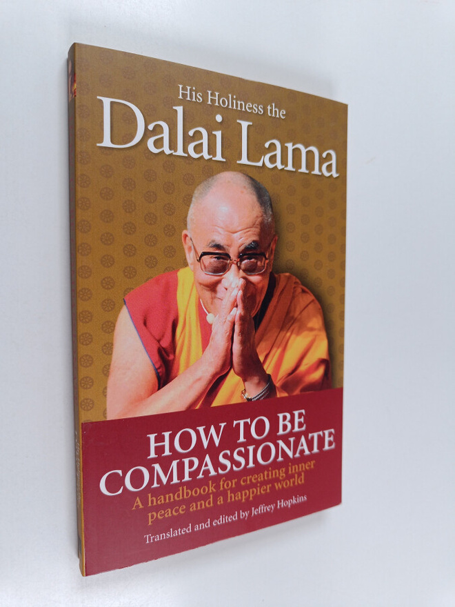 Dalai Lama XIV : How to be compassionate : A handbook for...