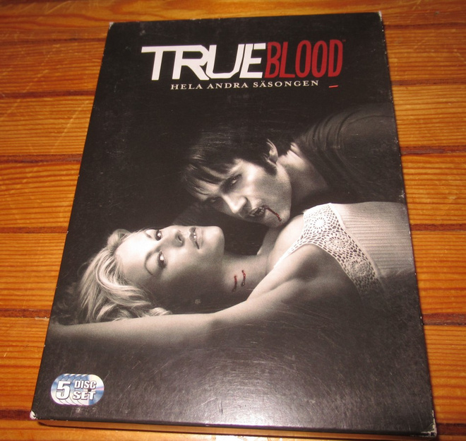 True Blood 2. kausi 5 dvd boxi