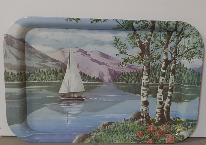 Retro tarjotin metallia Mountain Lake