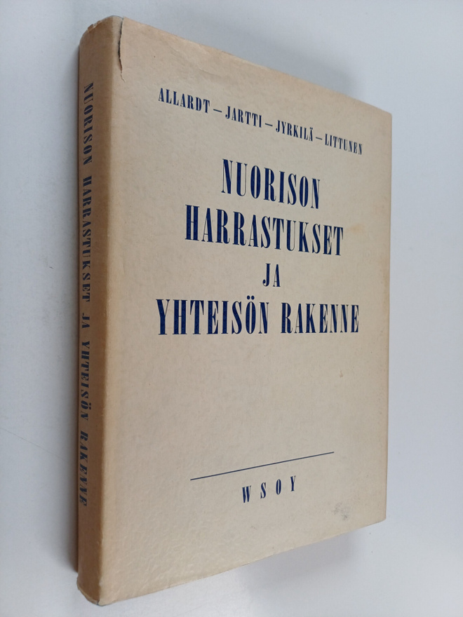 Erik Allardt ym. : Nuorison harrastukset ja yhteisön rakenne