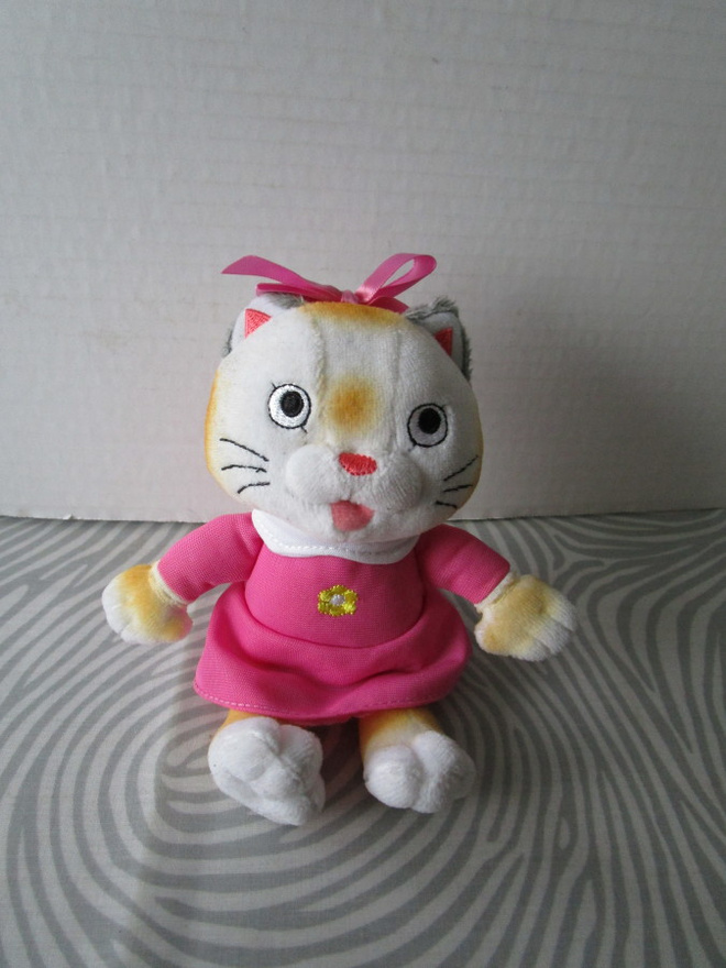 Richard Scarry Busytown pehmo, Kissalan Helmi