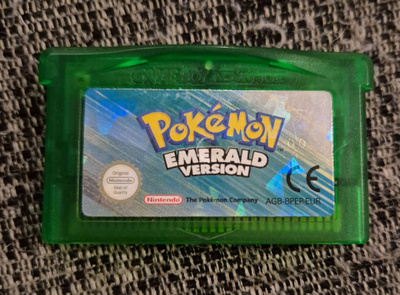 Gameboy advance Pokemon emerald version