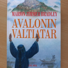 Marion Zimmer Bradley: Avalonin valtiatar - pikkukuva 1