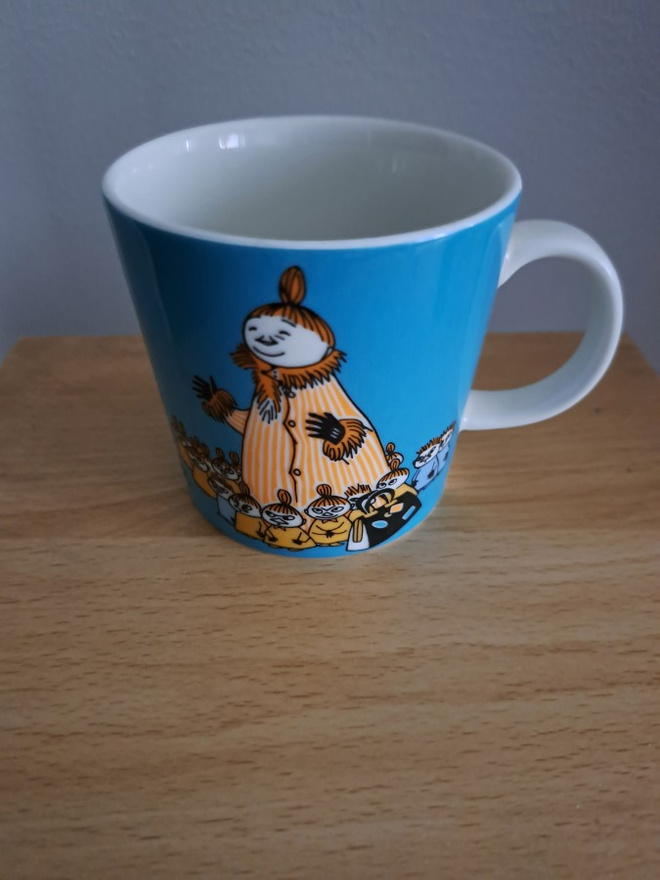 Muumimuki Mymmelin Äiti(2012-) tarra-Kruunu leima