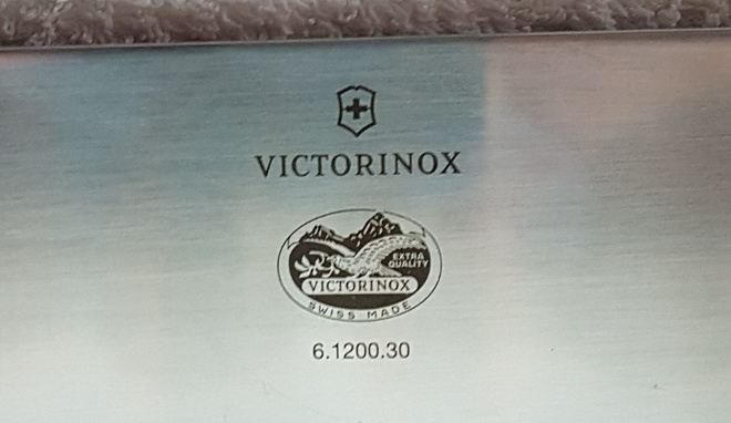 Victorinox kahdenkäden juustoveitsi 12"