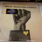 VARIOUS - BERLIINI JÄRJESTYKSEN KOURISSA EX-/EX- LP - pikkukuva 1