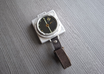 Levyrakenteinen Suunto kompassi m-42