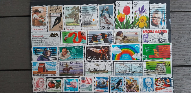 USA 1980-1990 luku LEIMATTUJA postimerkkejä 32 kpl