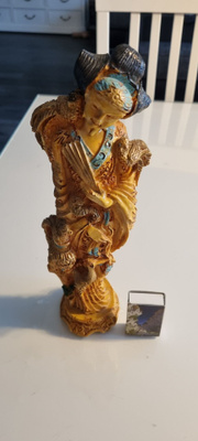 Vintage koristepatsas,korkeus 27 cm.
