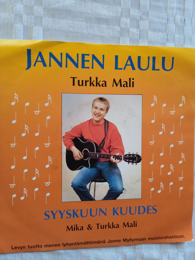 KUVAPUSSI SINGLE: MIKA & TURKKA MALI
