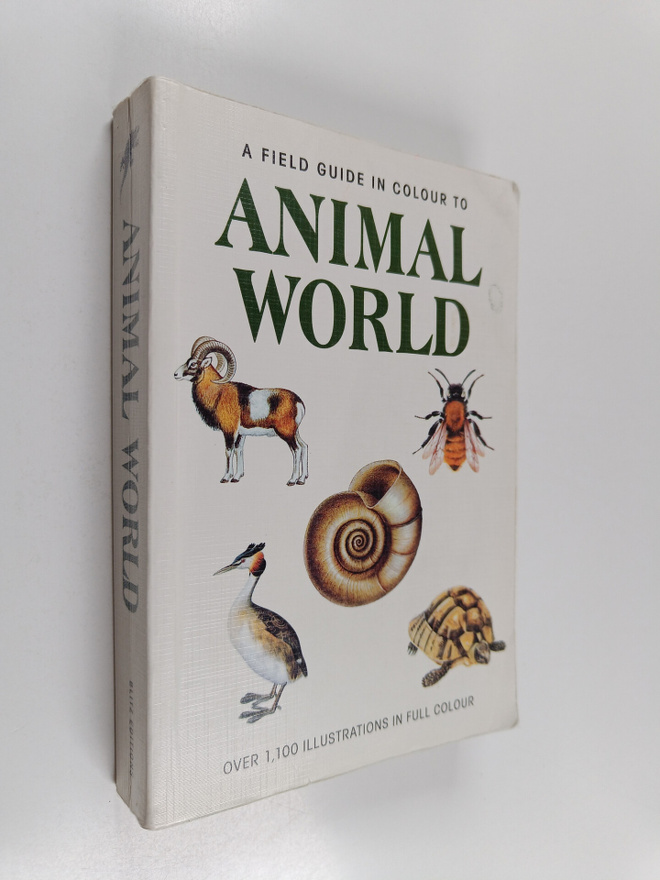 Ji?i Zahradnik : A field guide in colour to animal world