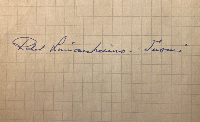 Rakel Linnanheimo-Tuomi nimikirjoitus paperilla