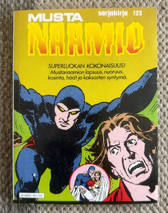 SARJAKIRJA #123 - MUSTANAAMIO