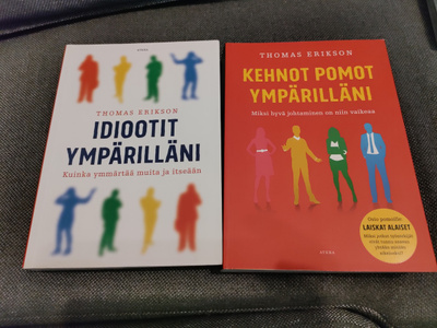 Kehnot pomot ympärilläni & Idiootit ympärilläni