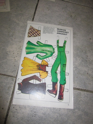 APU PAPERINUKKE MUSKAN VÄRIKKÄÄT ARKIASUT !