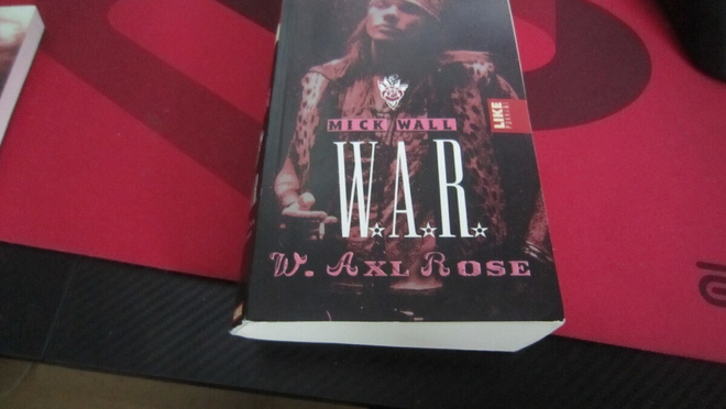 Mick Wall : W.A.R. W. Axl Rose