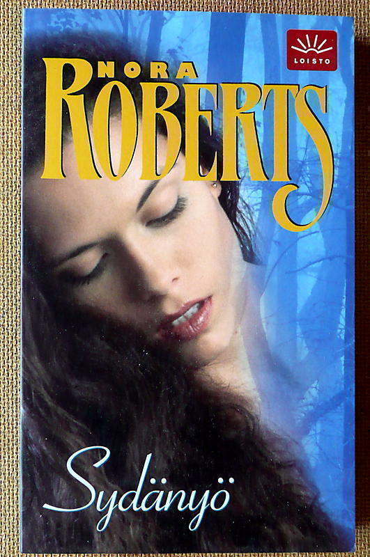 Nora Roberts: Suomenkielinen pokkari