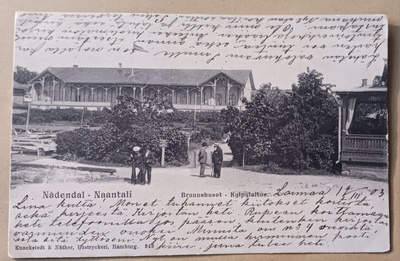 Naantali, Kylpylaitos, pariskunta, herrat keskustelevat 1903