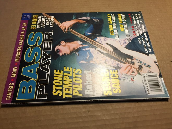 BASS PLAYER MAGAZINE 11/2001 HYVÄ