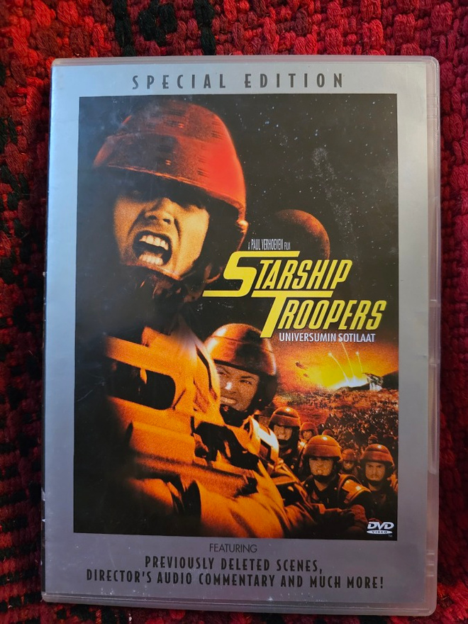 Starship Troopers - Universumin sotilaat (DVD)