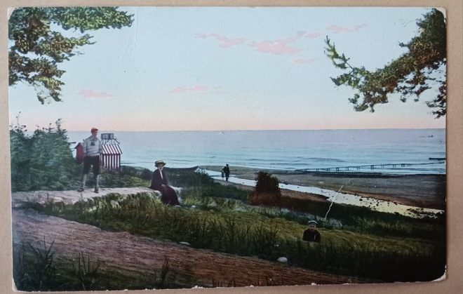 Terijoki, herra ja leidi hiekkarannan puistossa, p. 1914