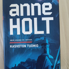 Anne Holt Kasvoton huomio - pikkukuva 1