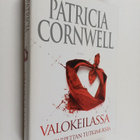 Patricia Cornwell : Valokeilassa - pikkukuva 1