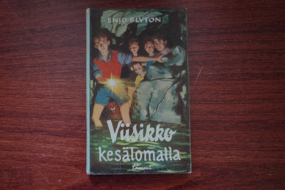 Enid Blyton: Viisikko kesälomalla (1968)