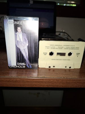 Dave Lindholm - Huoneet 6 & 14