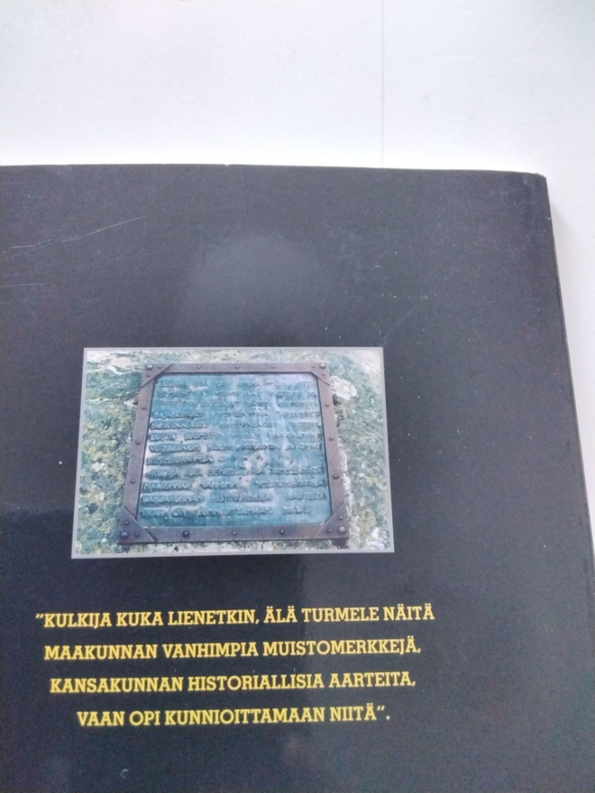 Savolaiset sotien muistomerkit.