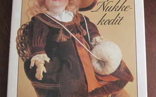 Kirja Nuket ja nukkekodit