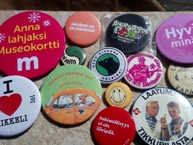 Pinssit 80 ja 90 Luvuilta, Kaikissa ehjät lukitukset. 14KPL