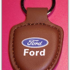 Pieni nahkainen ruskea Ford avaimenperä - pikkukuva 1