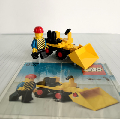Lego town 607 Pieni kauhakuormaaja vuodelta 1979