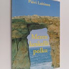 Päivi Laitinen : Meren keskellä polku : kävelyretkillä ri... - pikkukuva 1