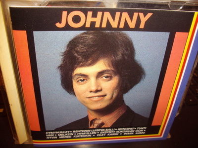 CD : JOHNNY ( 1990 MCD 33 ) Sis. postikulut