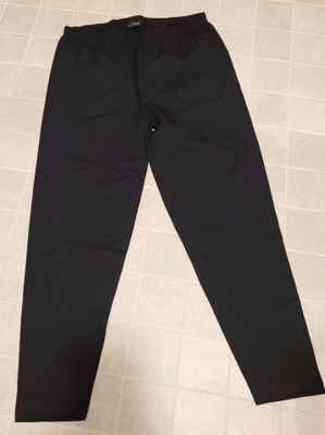 uudet mustat legginssit 50-52