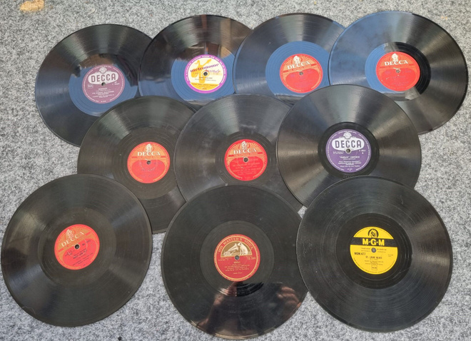 Savikiekko - 10 kpl Suomessa painettu - Decca, MGM, HMV jne.